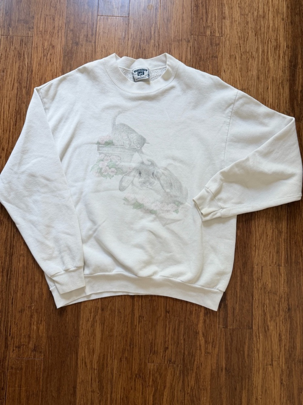 Lee Crewneck with Bunny and Kitten